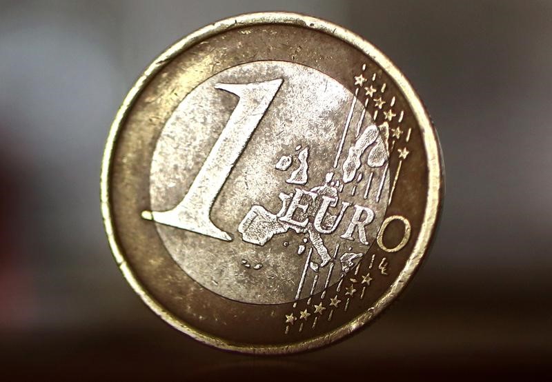 欧元兑美元自三周高位小幅滑落，多头需要突破这一阻碍