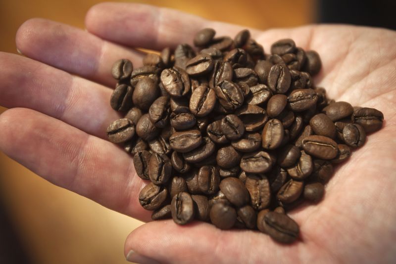 咖啡都快喝不起了？供需失衡，咖啡期货价格攀升至10年新高