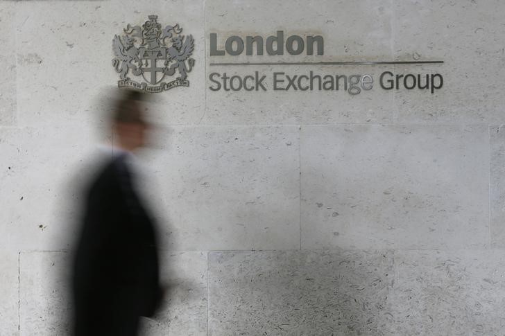 英国股市收低；截至收盘Investing.com 英国 100下跌0.86%