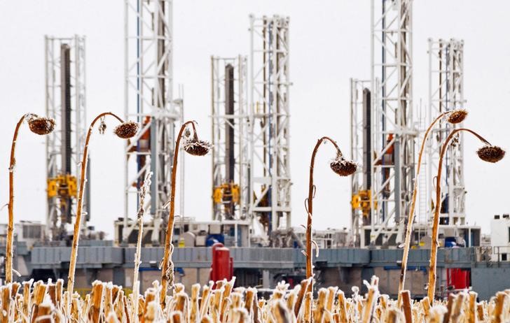 原油交易提醒：库存下降+产量威胁令油价创一周半新高，聚焦OPEC会议