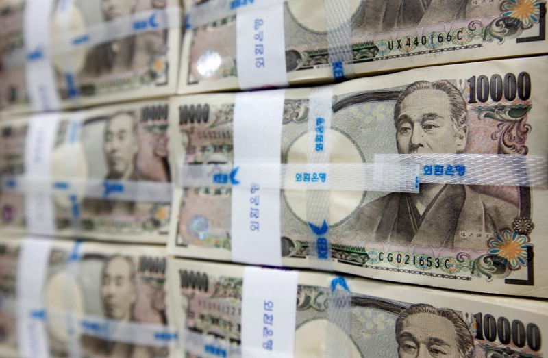 日本央行挥舞印钞机痛击“投机派”：坚定宽松 保持对外汇市场关注