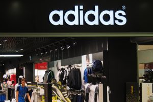 Read more about the article Adidas下调全年营收指引 称中国市场需求复苏速度弱于预期 提供者 Investing.com