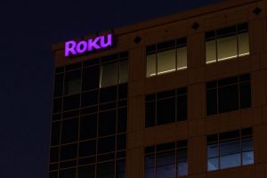 Read more about the article Roku暴跌25%：目标价遭分析师对半砍 苦日子料持续到明年 提供者 Investing.com
