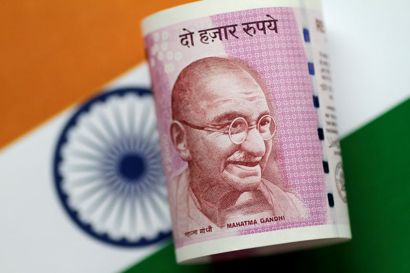 贬值压力大！印度卢比兑美元一度跌破80关口，创历史新低