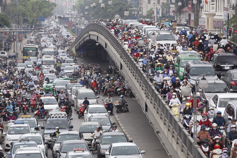 我在越南电子厂打工：苹果订单爆满，1个月挣1.8万，准备和当地护士结婚