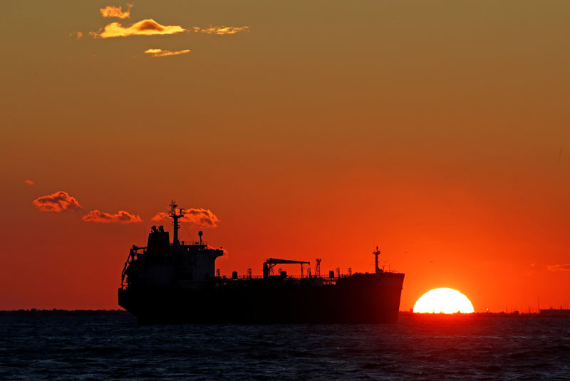 原油交易提醒：库存骤降提振油价自半年低位回升，俄黑海舰队司令被解职，乌能力被低估？