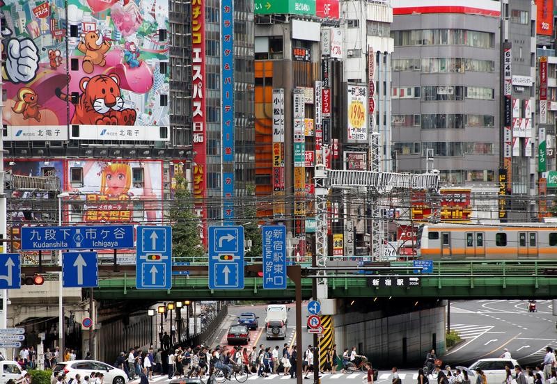 深陷第七波疫情 日本却考虑放宽入境新冠检测要求 能否重振旅游业？
