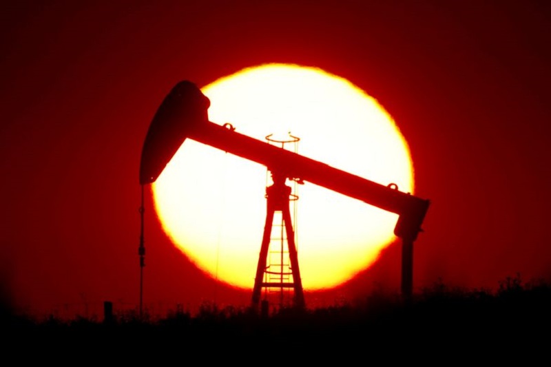 原油交易提醒：经济增长担忧致油价暴跌逾5%，美警告俄面临“灾难性后果”