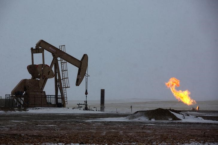 原油亚市：油价触及两周高点 美国汽油库存降至八年低位