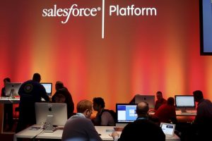 Read more about the article Salesforce今年已下跌50% 分析师指现在仍非抄底之际 提供者 Investing.com