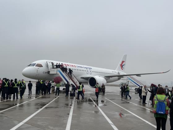 现场|C919飞来了！稳定性高、噪音小、油耗低……揭秘与众不同的国产大飞机