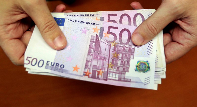 欧元兑美元触及九个月高位，受欧洲央行鹰派基调言论支持