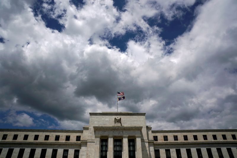 英为财情市场速递：市场静待FOMC会议纪要，避险情绪瀰漫