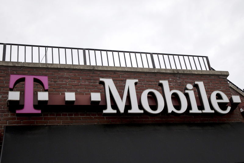 T-Mobile US Q3 每股收益 超出预期, 营收 低于预期