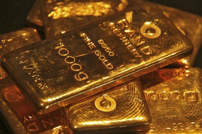 黄金现货价格跌穿2000美元 鲍威尔或于美联储会议上反驳鸽派预期